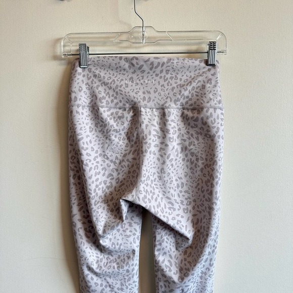 ALLFENIX x Anthropologie Gray Cheetah 7/8 Leggings Size Medium - Picture 6 of 10